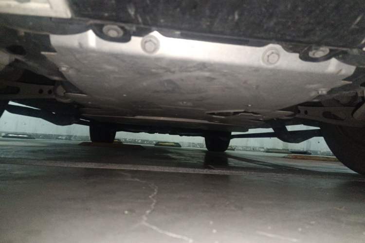 Used Land Rover Discovery 2023 360 PS R-Dynamic S Chassis Front
