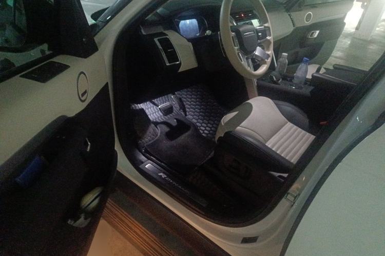 Used Land Rover Discovery 2023 360 PS R-Dynamic S Driver Seat