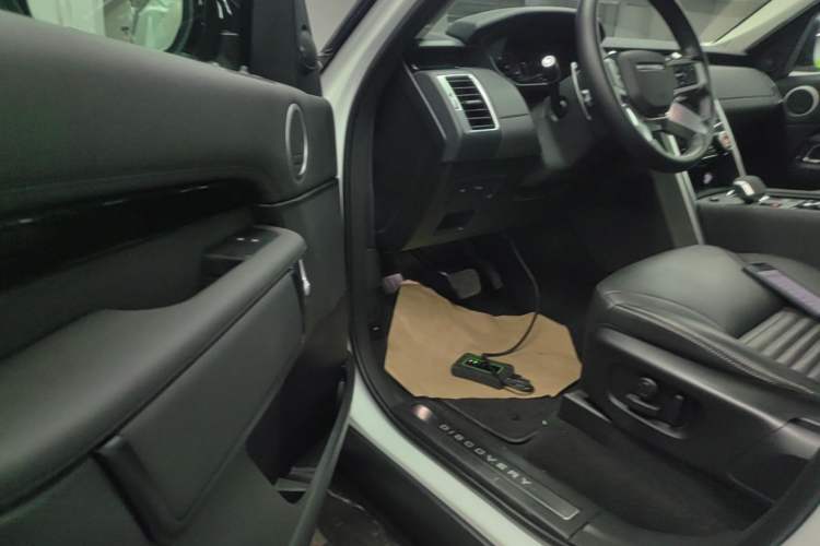 Used Land Rover Discovery 2023 360 PS R-Dynamic S Driver Seat