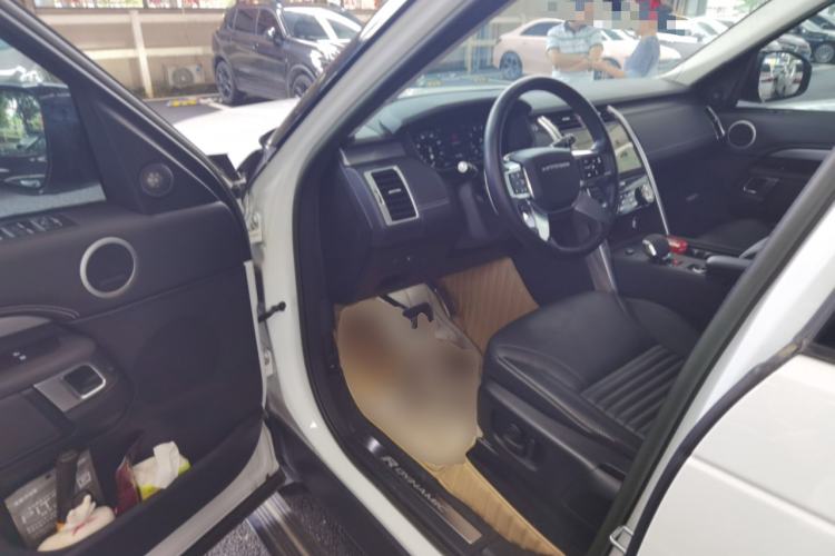 Used Land Rover Discovery 2023 Revised Version 360 PS R-Dynamic S Driver Seat