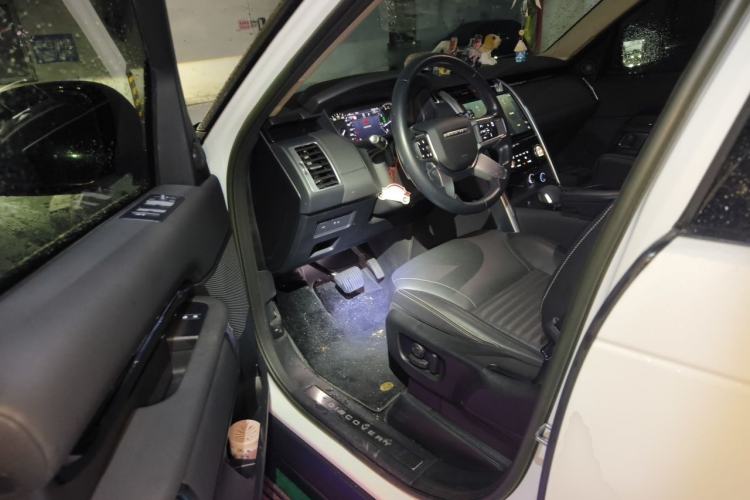 Used Land Rover Discovery 2023 300PS S Driver Seat