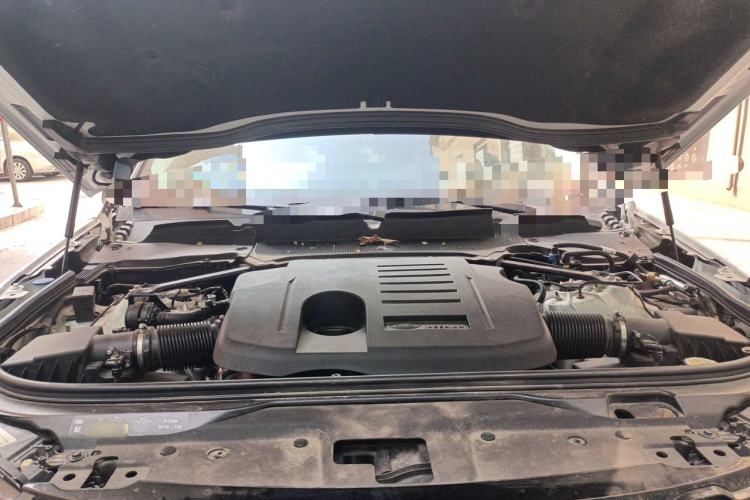 Used Land Rover Discovery 2023 Revised Version 360 PS R-Dynamic S Engine Bay