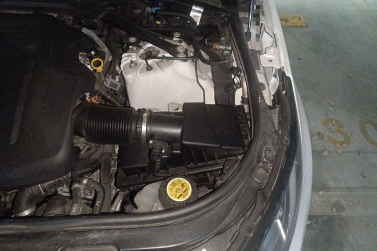 Used Land Rover Discovery 2023 360 PS R-Dynamic S Engine Bay Left