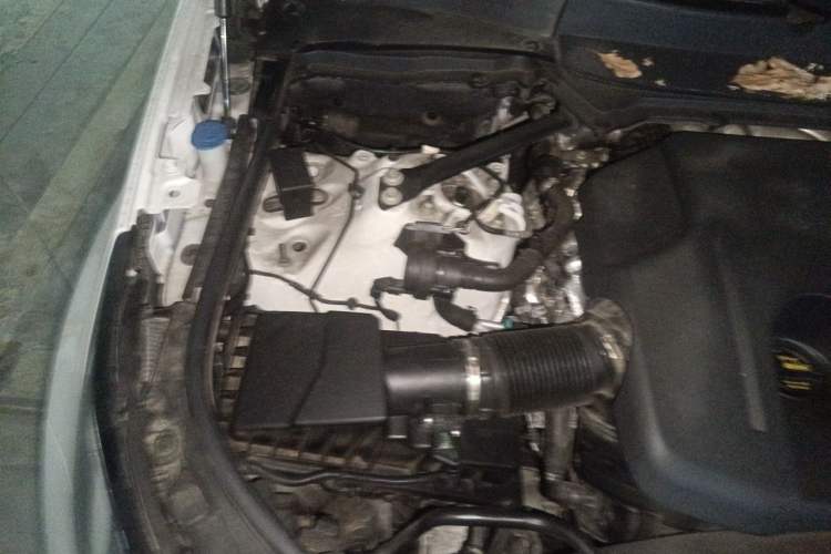 Used Land Rover Discovery 2023 360 PS R-Dynamic S Engine Bay Right