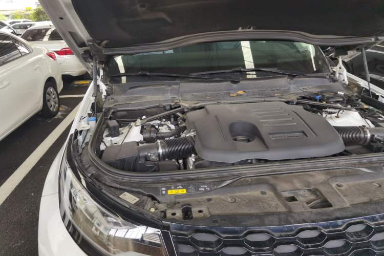 Used Land Rover Discovery 2023 Revised Version 360 PS R-Dynamic S Engine Bay Right