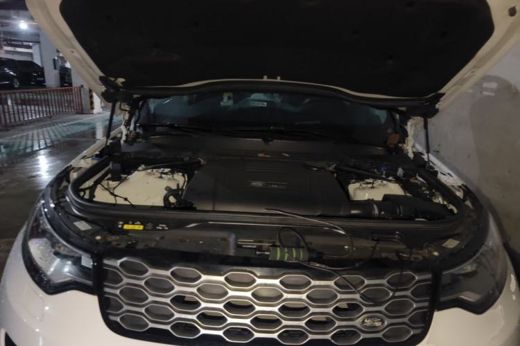 Used Land Rover Discovery 2023 300PS S Engine Bay