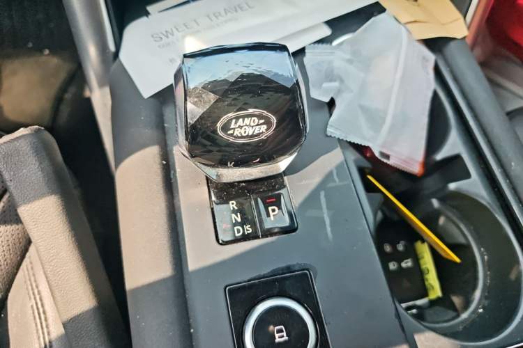 Used Land Rover Discovery 2023 Revised Version 360 PS R-Dynamic S Gear Lever