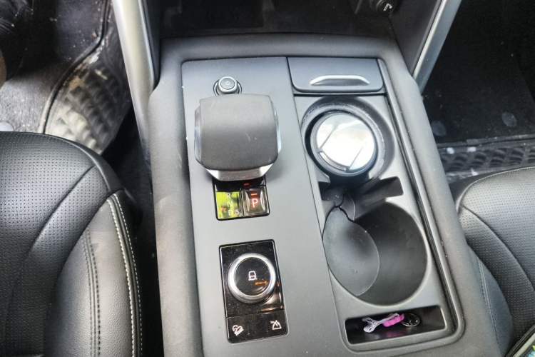 Used Land Rover Discovery 2023 Revised Version 360 PS R-Dynamic S Gear Lever