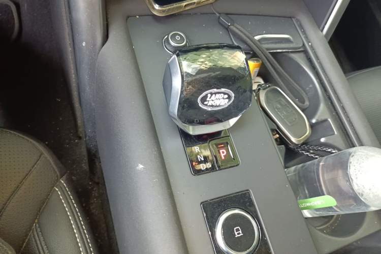 Used Land Rover Discovery 2023 Revised Version 360 PS R-Dynamic S Gear Lever