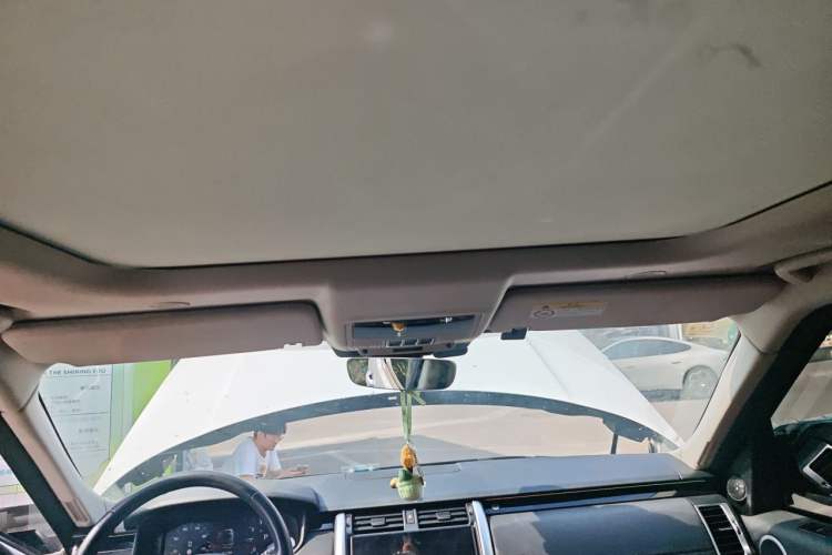 Used Land Rover Discovery 2023 Revised Version 360 PS R-Dynamic S Headliner
