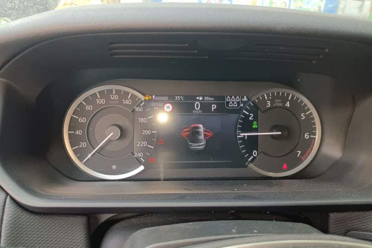 Used Land Rover Discovery 2023 Revised Version 360 PS R-Dynamic S Instrument Cluster