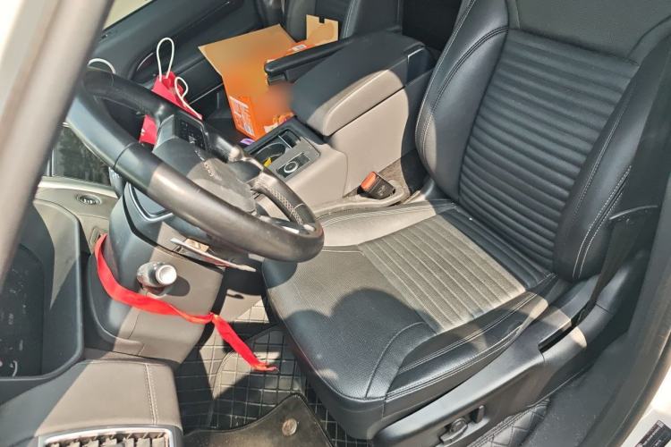 Used Land Rover Discovery 2023 Revised Version 360 PS R-Dynamic S Left Front Seat