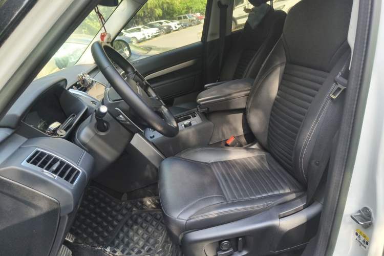 Used Land Rover Discovery 2023 Revised Version 360 PS R-Dynamic S Left Front Seat