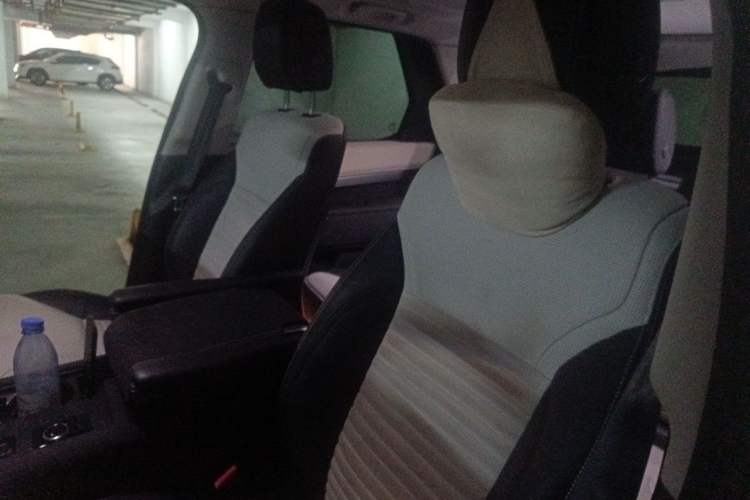 Used Land Rover Discovery 2023 360 PS R-Dynamic S Left Front Seat