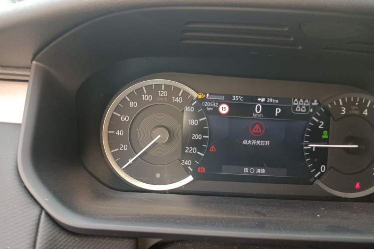 Used Land Rover Discovery 2023 Revised Version 360 PS R-Dynamic S Odometer Close Up
