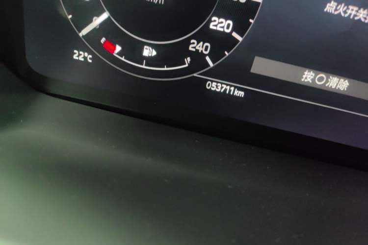 Used Land Rover Discovery 2023 360 PS R-Dynamic S Odometer Close Up