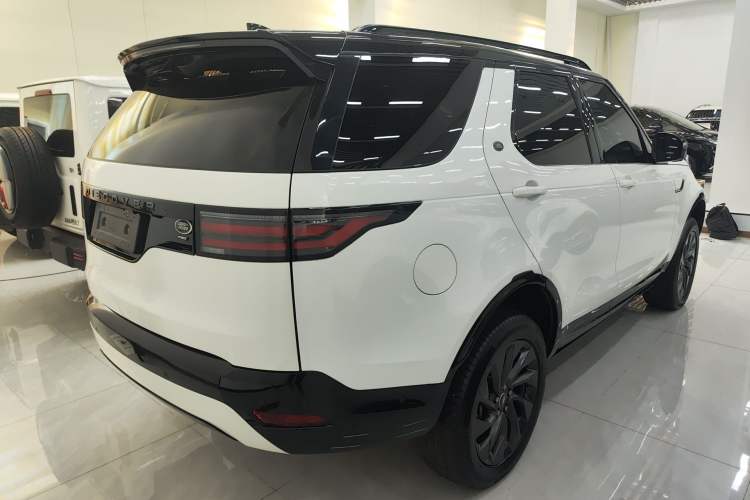Used Land Rover Discovery 2023 Revised Version 360 PS R-Dynamic S Rear Right 45 Deg