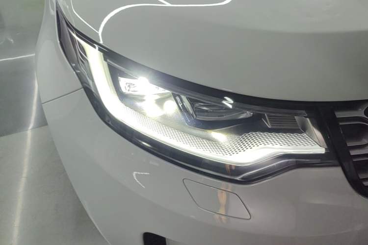 Used Land Rover Discovery 2023 360 PS R-Dynamic S Right Front Headlight