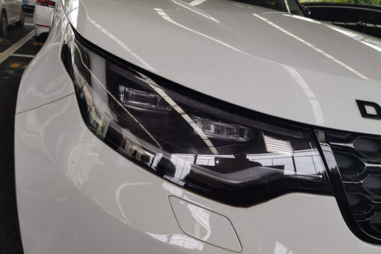 Used Land Rover Discovery 2023 Revised Version 360 PS R-Dynamic S Right Front Headlight
