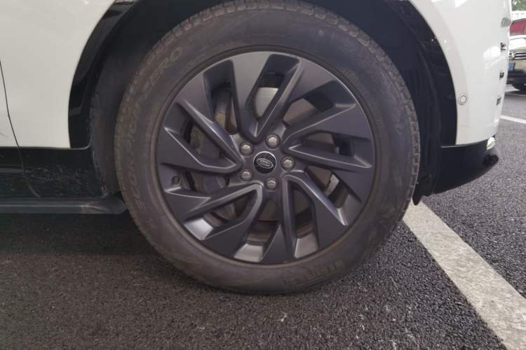 Used Land Rover Discovery 2023 Revised Version 360 PS R-Dynamic S Right Front Wheel Hub