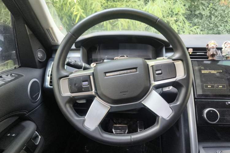 Used Land Rover Discovery 2023 Revised Version 360 PS R-Dynamic S Steering Wheel