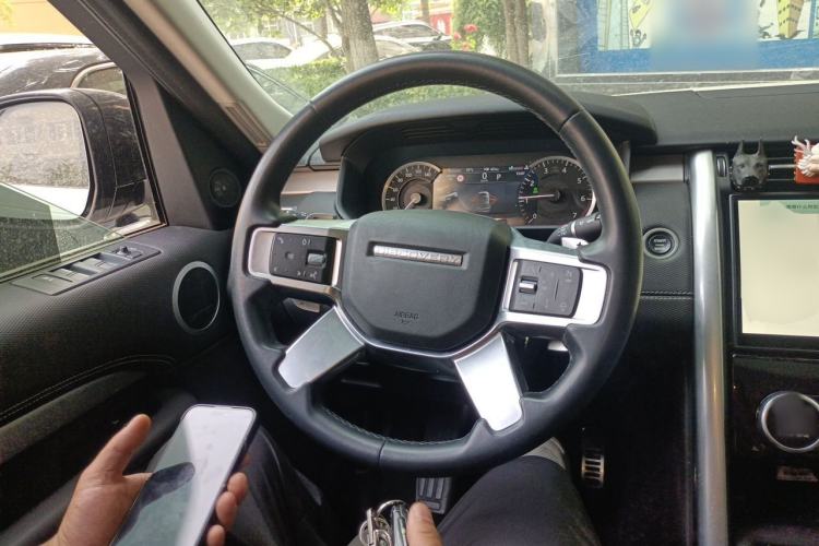 Used Land Rover Discovery 2023 Revised Version 360 PS R-Dynamic S Steering Wheel