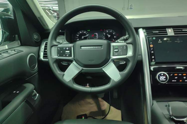 Used Land Rover Discovery 2023 360 PS R-Dynamic S Steering Wheel