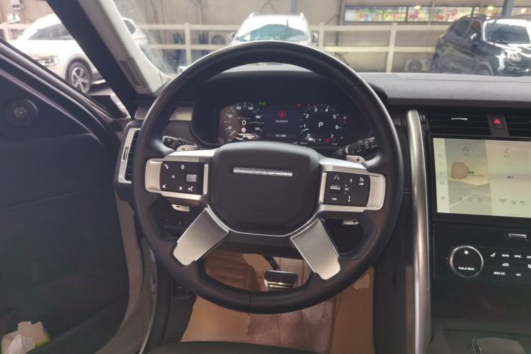 Used Land Rover Discovery 2023 Revised Version 360 PS R-Dynamic S Steering Wheel