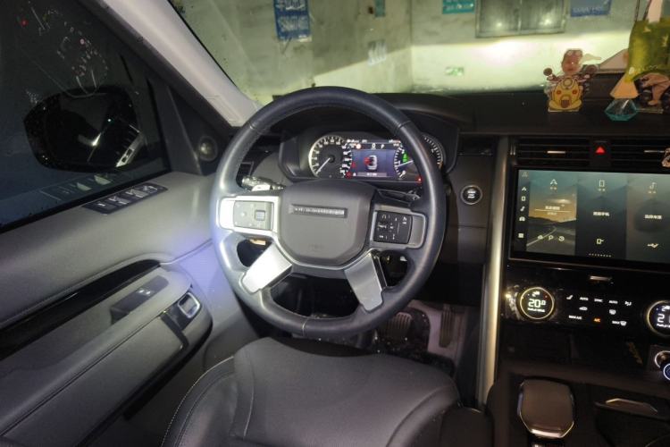 Used Land Rover Discovery 2023 300PS S Steering Wheel