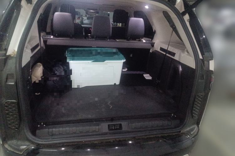 Used Land Rover Discovery 2023 360 PS R-Dynamic S Trunk