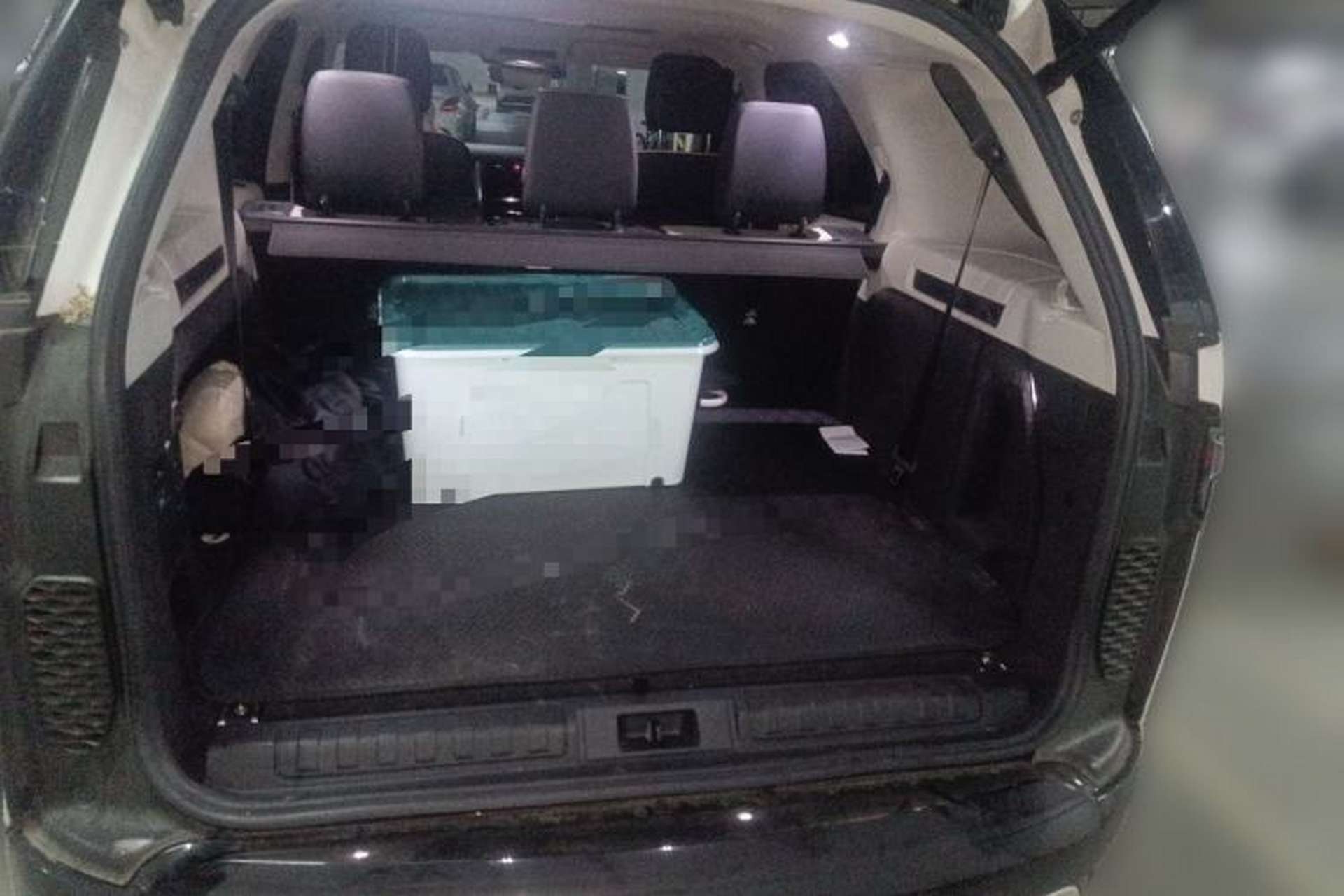 Used Land Rover Discovery 2023 360 PS R-Dynamic S Trunk