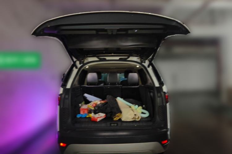 Used Land Rover Discovery 2023 300PS S Trunk
