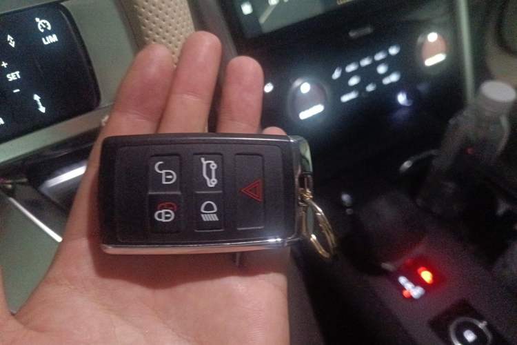 Used Land Rover Discovery 2023 360 PS R-Dynamic S Vehicle Key