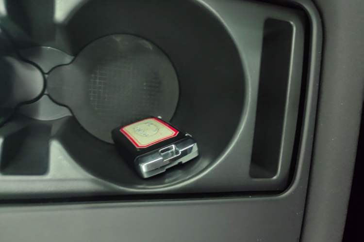 Used Land Rover Discovery 2023 360 PS R-Dynamic S Vehicle Key