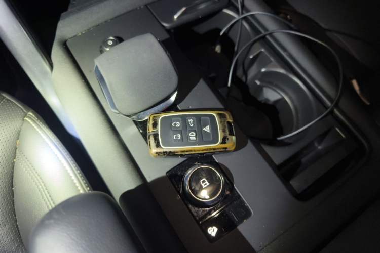 Used Land Rover Discovery 2023 300PS S Vehicle Key