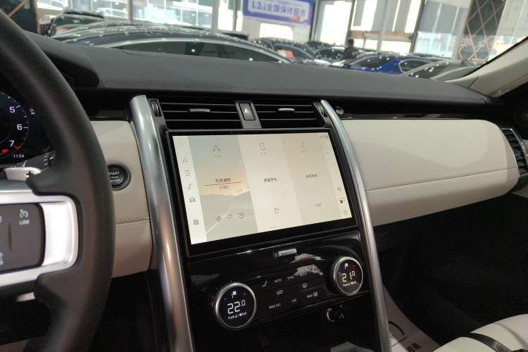 Used Land Rover Discovery 2024 360 PS S Audio And AC Panel