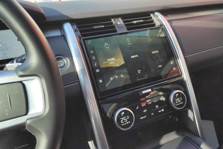Used Land Rover Discovery 2024 360 PS Dynamic SE Audio And AC Panel