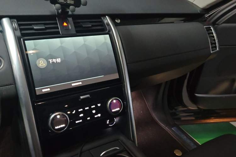 Used Land Rover Discovery 2024 360 PS S Audio And AC Panel