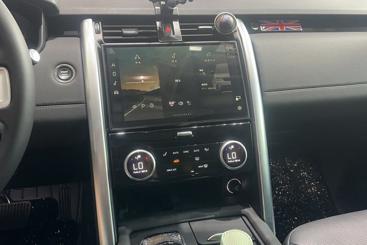 Used Land Rover Discovery 2024 360 PS S Audio And AC Panel