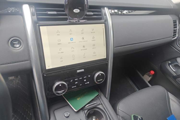 Used Land Rover Discovery 2024 360 PS S Audio And AC Panel