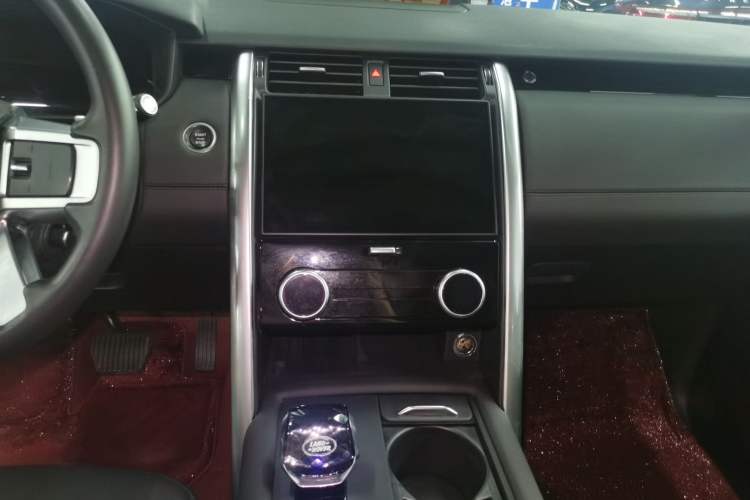 Used Land Rover Discovery 2024 360 PS S Audio And AC Panel