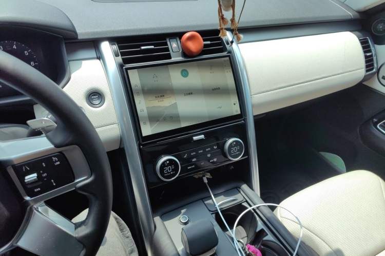 Used Land Rover Discovery 2024 360 PS Dynamic SE Audio And AC Panel