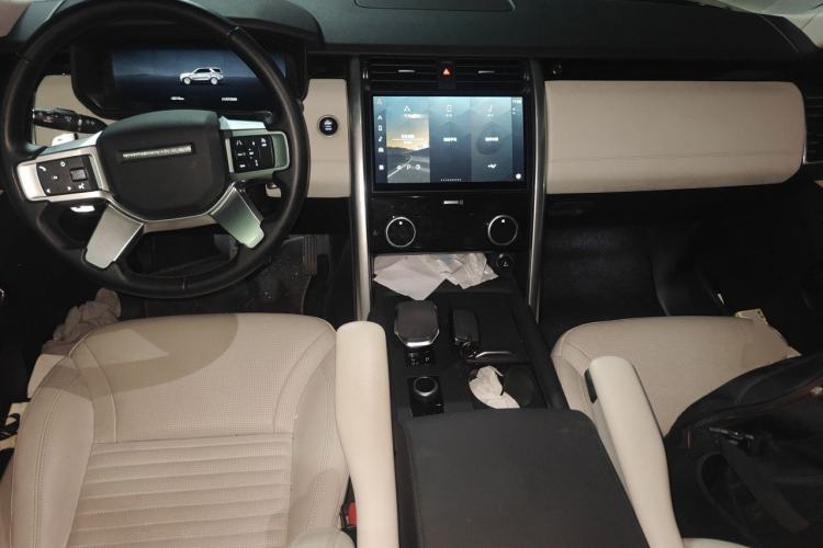 Used Land Rover Discovery 2024 360 PS S Center Console