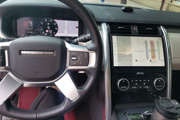 Used Land Rover Discovery 2024 360 PS Dynamic SE Center Console