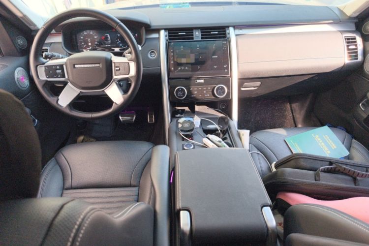 Used Land Rover Discovery 2024 360 PS Dynamic SE Center Console
