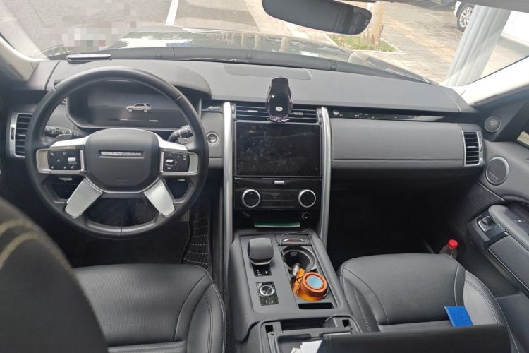 Used Land Rover Discovery 2024 360 PS S Center Console