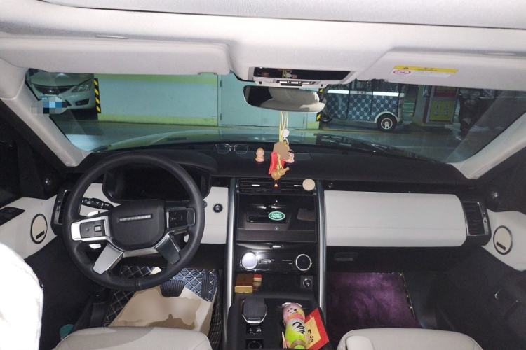Used Land Rover Discovery 2024 360 PS S Center Console