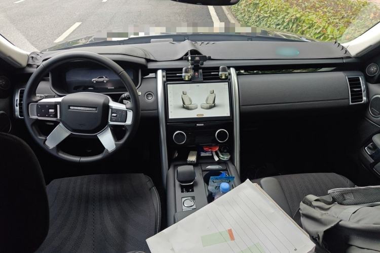 Used Land Rover Discovery 2024 360 PS S Center Console