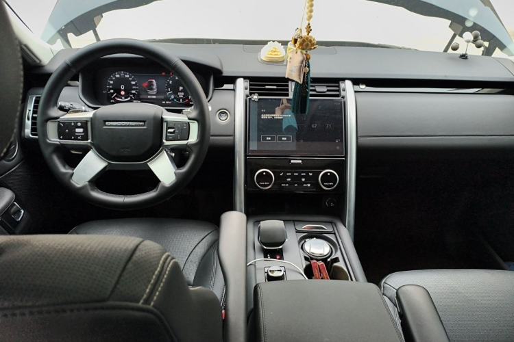 Used Land Rover Discovery 2024 360 PS S Center Console