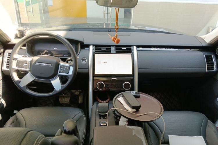 Used Land Rover Discovery 2024 360 PS S Center Console